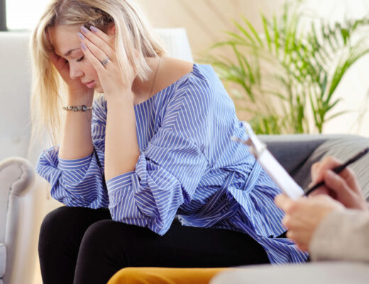 Kobieta uczestnicząca w terapii psychoanalitycznej opartej na teorii relacji z obiektem