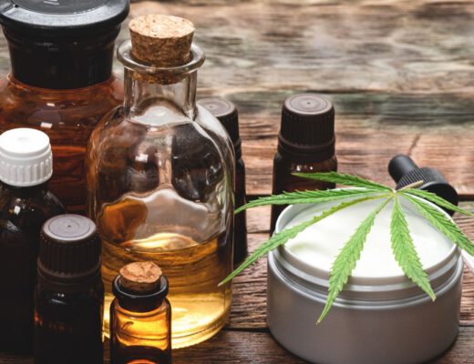 Olejek CBD pomagający na depresje stoi na stole